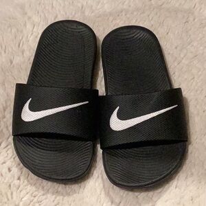 EUC Nike Kawa slides